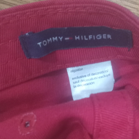 Tommy Hilfiger hat - Picture 5 of 6